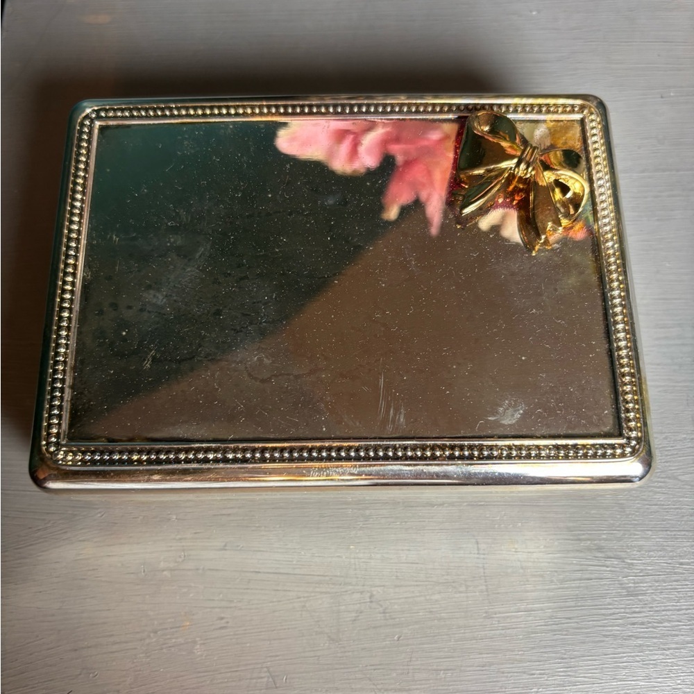 Elegant Silver Plated Jewelry Box with Gold Bow Accent